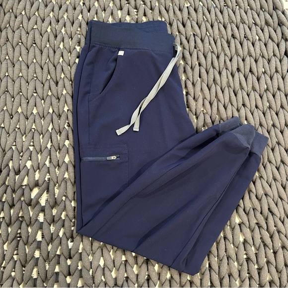 Figs 3 piece set - Picture 3 of 3